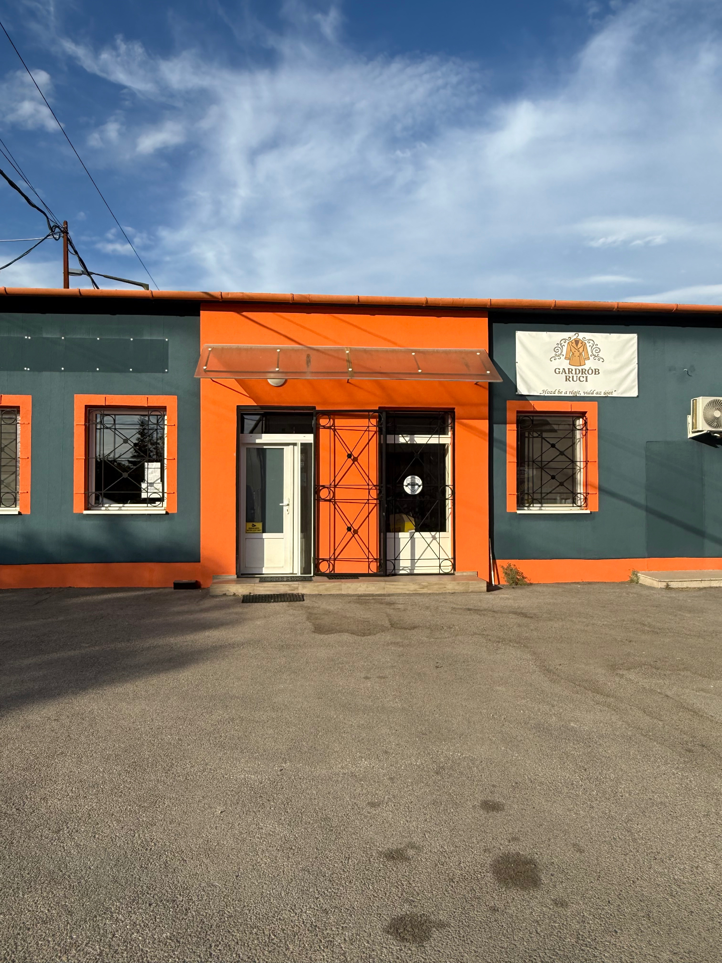 Pesti Gardrób Ruci üzlet kívülről